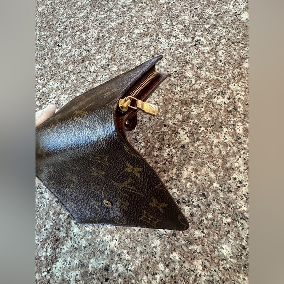 LOUIS VUITTON
Monogram Canvas Porte Papier Zipper Wallet - Picture 9 of 17